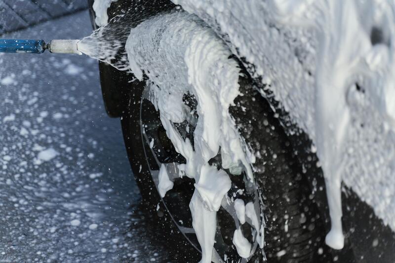 How to Prevent Water Spots When Washing Your Car in Los Angeles